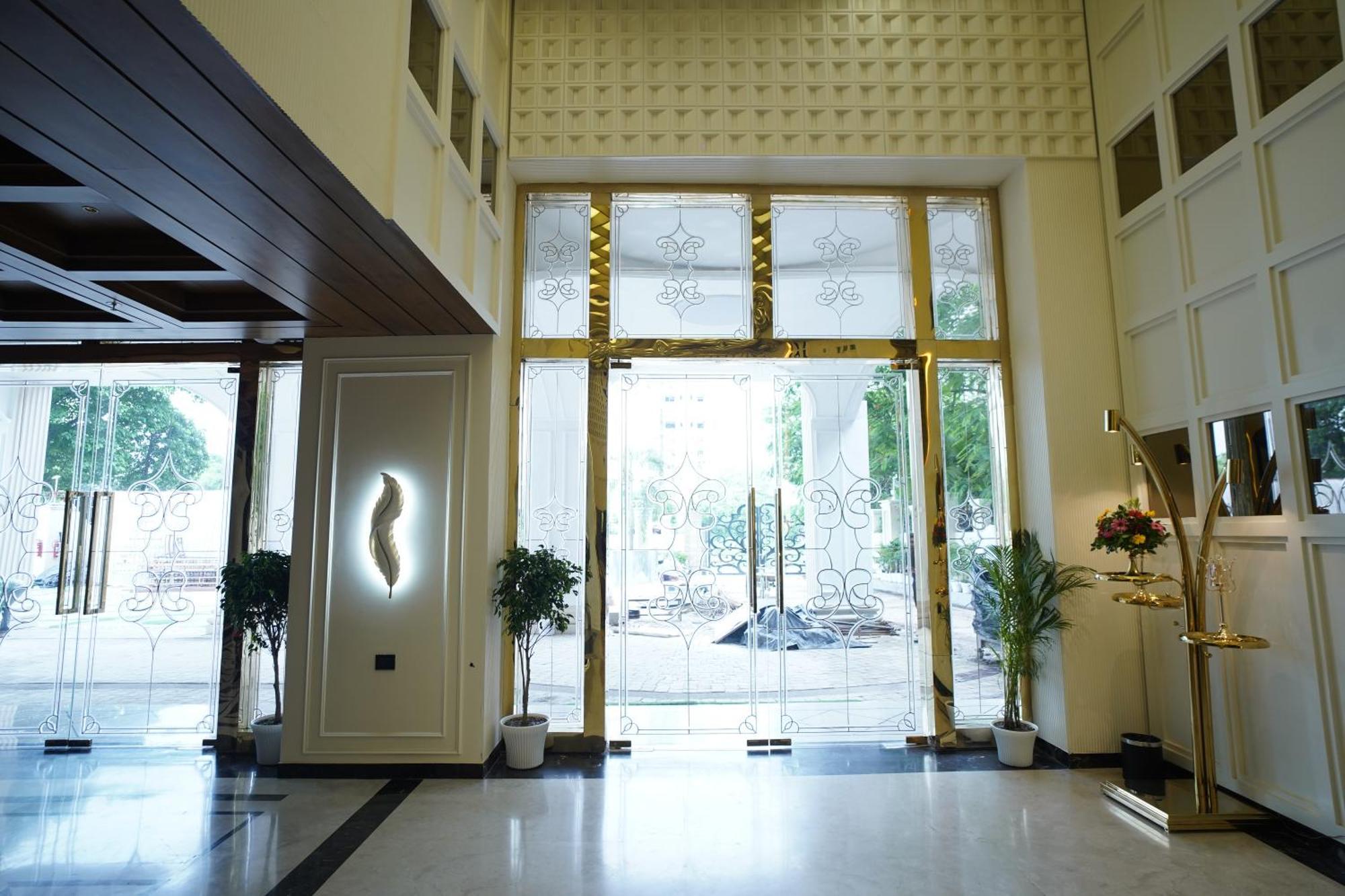 Hotel Ornate Lucknow Zewnętrze zdjęcie